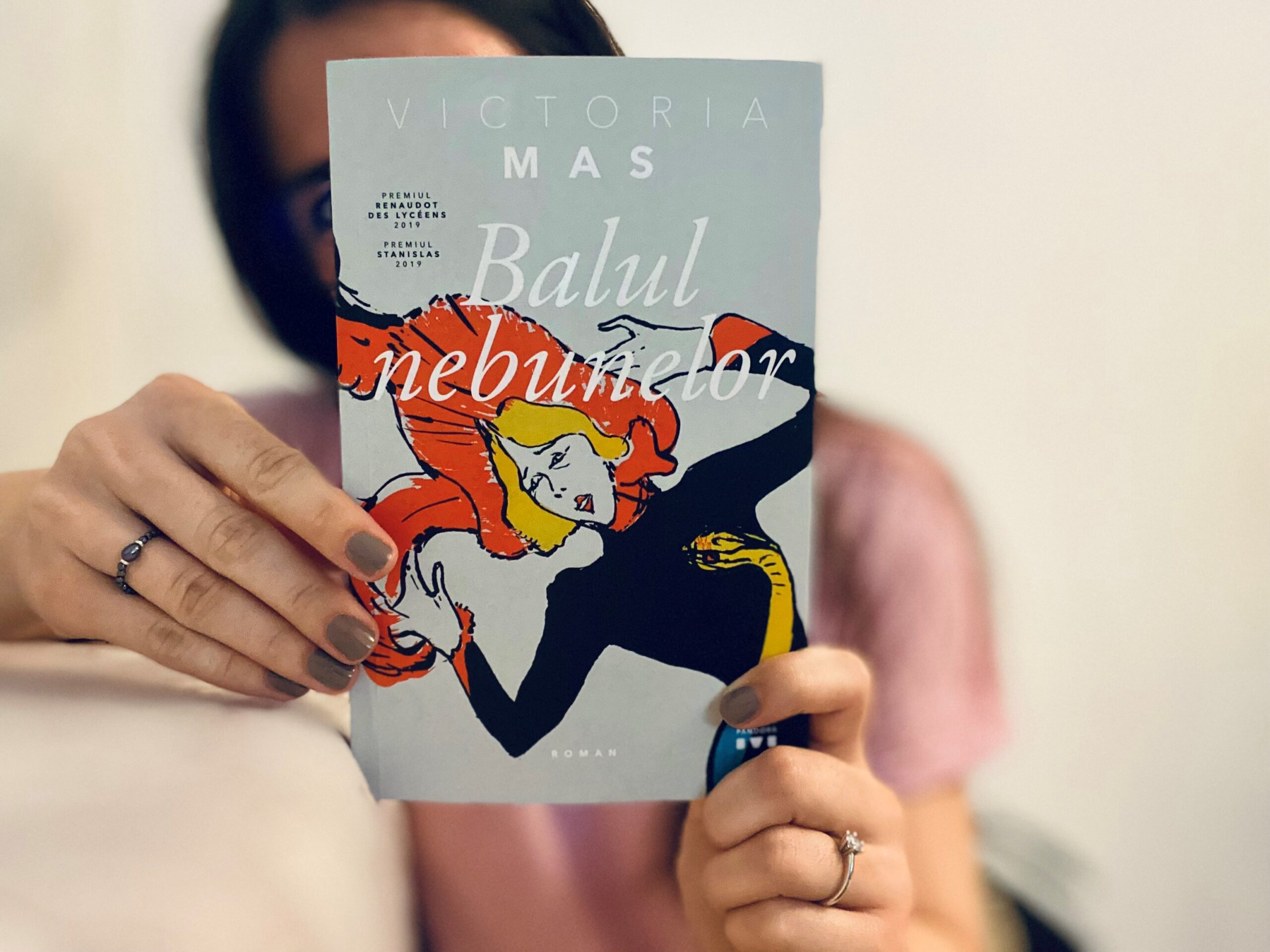 Balul nebunelor – Victoria Mas